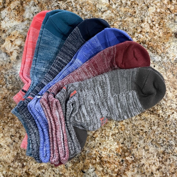 Nike Accessories - Nike new 6 pair package of no show socks fits women size 6-10